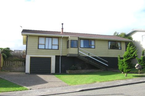 Photo of property in 20 Colchester Crescent, Newlands, Wellington, 6037