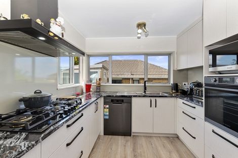 Photo of property in 2/5 Spring Grove, Henderson, Auckland, 0612
