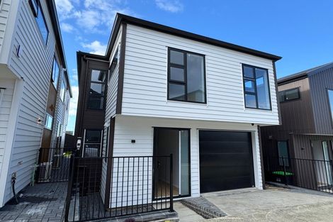 Photo of property in 3/90 Picasso Drive, West Harbour, Auckland, 0618