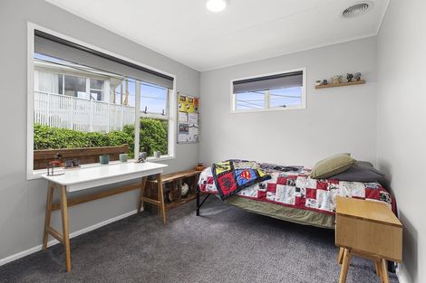 Photo of property in 18 Baffin Grove, Kingston, Wellington, 6021