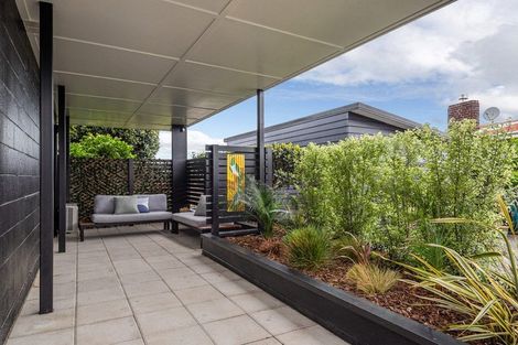 Photo of property in G 01/97 Pupuke Road, Northcote, Auckland, 0627