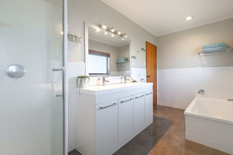 Photo of property in 15 Philomel Crest, Welcome Bay, Tauranga, 3112