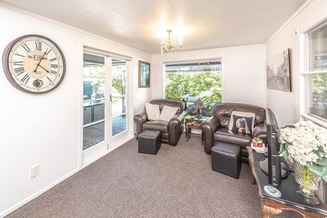 Photo of property in 12 Tarata Street, Saint Johns Hill, Whanganui, 4501
