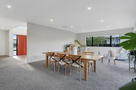 Photo of property in 26 Papa Orchard Drive, Kumeu, 0810