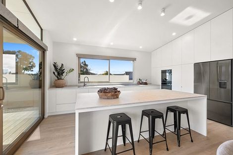 Photo of property in Mangorei Road, Strandon, 4312