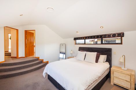 Photo of property in 33 Ruapehu Drive, Fitzherbert, Palmerston North, 4410