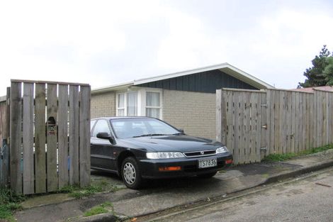 Photo of property in 5 Merritt Way, Newlands, Wellington, 6037