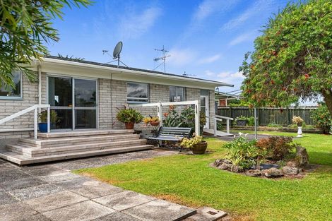 Photo of property in 12 Windsor Avenue, Waikanae, 5036