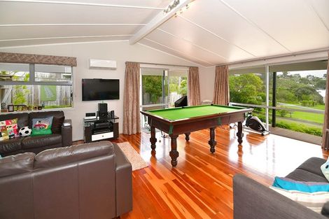 Photo of property in 12 Tawhana Crescent, Red Beach, 0932