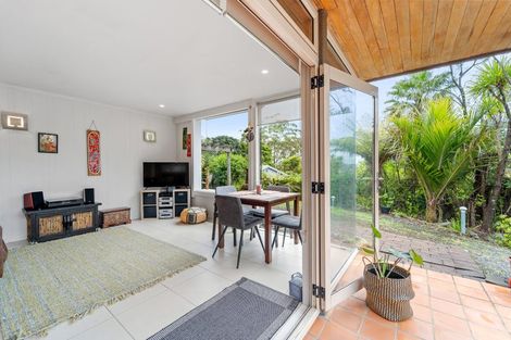 Photo of property in 16a Poplar Road, Stanmore Bay, Whangaparaoa, 0932