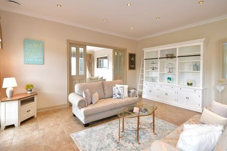 Photo of property in 5 Grovenor Drive, Orewa, 0931