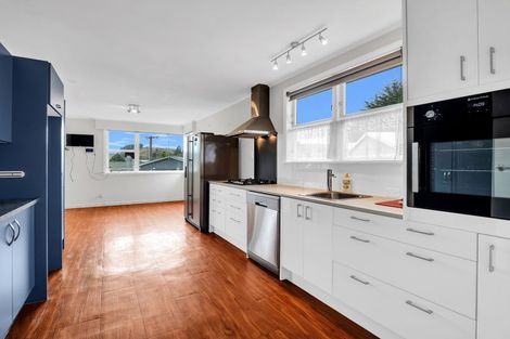 Photo of property in 16 Milne Street, Hunterville, 4730