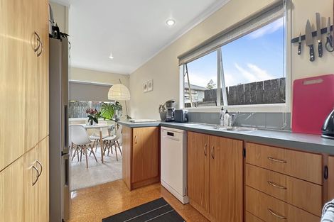 Photo of property in 2/49 Strid Road, Te Atatu South, Auckland, 0610