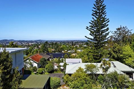 Photo of property in 3 Roland Hill, Glen Eden, Auckland, 0602