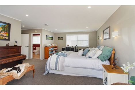 Photo of property in 7 Taynith Place, Glenfield, Auckland, 0629