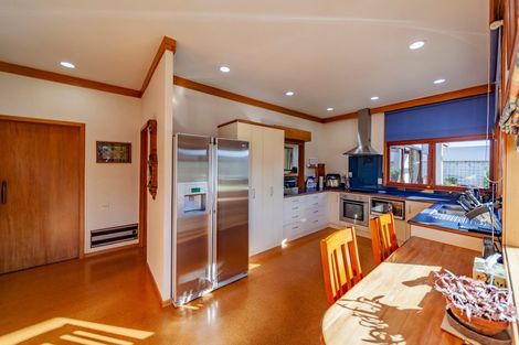 Photo of property in 2449 State Highway 2, Waipukurau, 4281