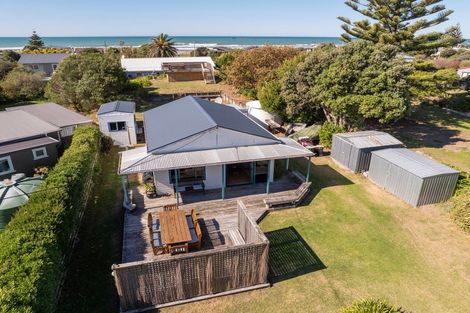 Photo of property in 43 Pinedale Crescent, Riversdale Beach, Masterton, 5872