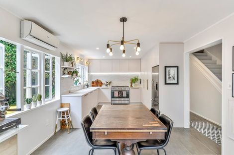 Photo of property in 119 Daffodil Street, Titirangi, Auckland, 0604