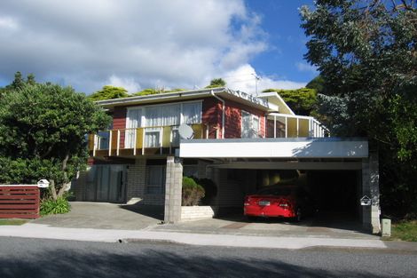 Photo of property in 59 Churton Drive, Churton Park, Wellington, 6037