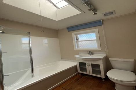 Photo of property in 37 Strid Road, Te Atatu South, Auckland, 0610