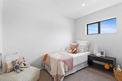 Photo of property in 24 Port Way, Rosehill, 2113