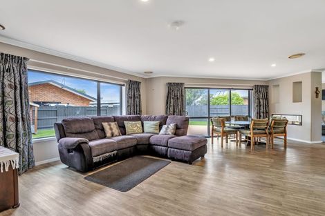 Photo of property in 3 Crabapple Close, Milson, Palmerston North, 4414
