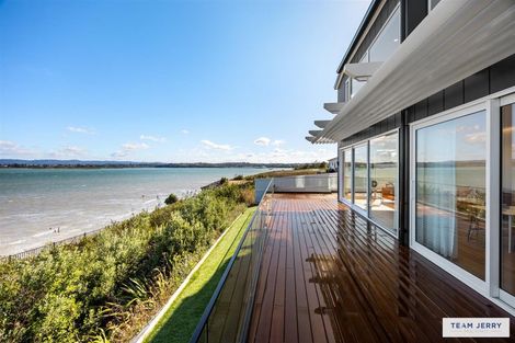 Photo of property in 4 Seawind Way, Hobsonville, 0616