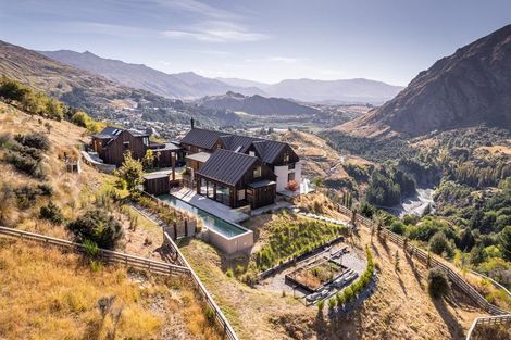Photo of property in 12 Crow's Nest Road, Arthurs Point, Queenstown, 9371