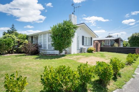 Photo of property in 1 Rakino Place, Awapuni, Palmerston North, 4412