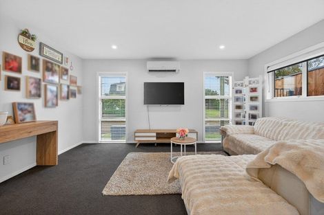 Photo of property in 43 Mary Crescent, Elderslea, Upper Hutt, 5018