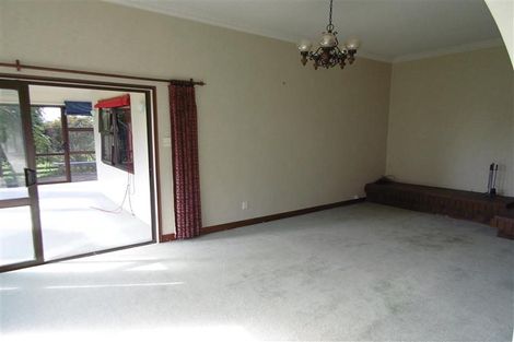Photo of property in 627 South Road, Omata, New Plymouth, 4374