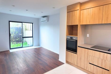 Photo of property in 44d Cyclarama Crescent, Massey, Auckland, 0614