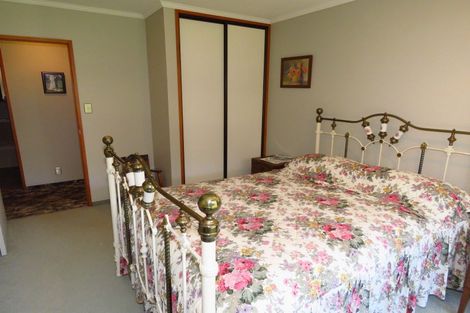 Photo of property in 19 Kew Road, Westport, 7825