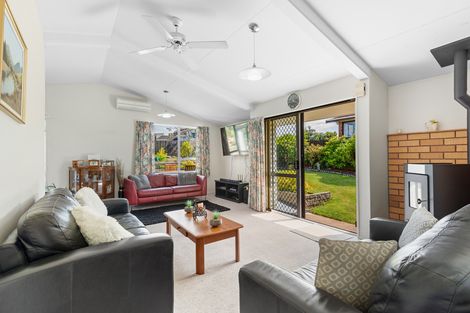 Photo of property in 29 Estuary Crescent, Fairfield, Dunedin, 9018