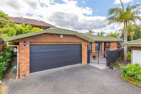 Photo of property in 11 Javelin Place, West Harbour, Auckland, 0618
