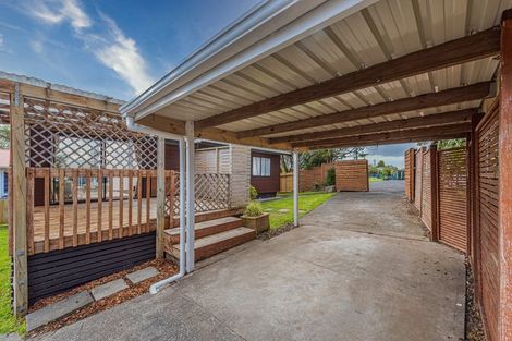 Photo of property in 2/109 Don Buck Road, Massey, Auckland, 0614