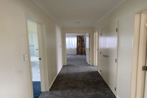 Photo of property in 40 Sunvista Avenue, Oteha, Auckland, 0632