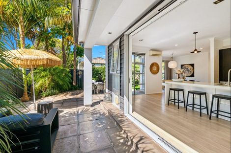 Photo of property in 11a Church Street, Northcote Point, Auckland, 0627