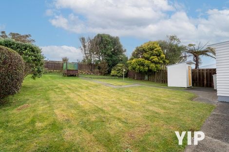 Photo of property in 62 Ruskin Road, Newlands, Wellington, 6037