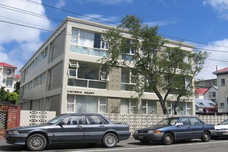 Photo of property in Victoria Court, 4u6 Queen Street, Mount Victoria, Wellington, 6011