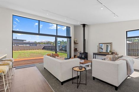 Photo of property in 1 Arrowsmith Drive, Methven, 7730