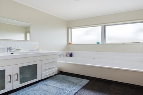 Photo of property in 208 Mahia Road, Weymouth, Auckland, 2103
