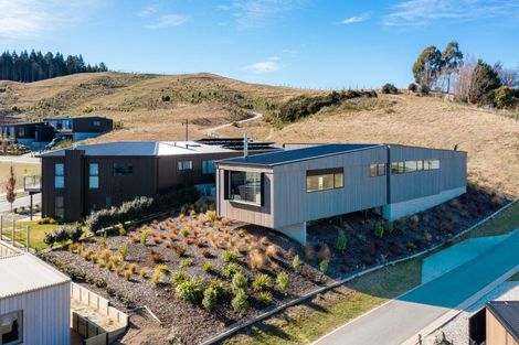 Photo of property in 6 Akitu Rise, Wanaka, 9305