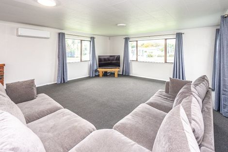 Photo of property in 24 Selwyn Crescent, College Estate, Whanganui, 4500
