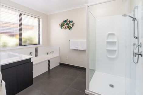 Photo of property in 3 Mcgregor Place, Paraparaumu, 5032