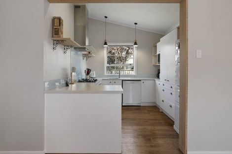 Photo of property in 162 Tukapa Street, Westown, New Plymouth, 4310