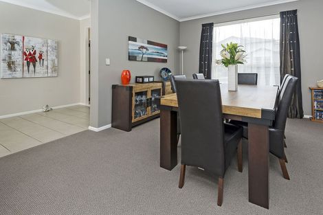 Photo of property in 19 Chateau Rise, Flat Bush, Auckland, 2016