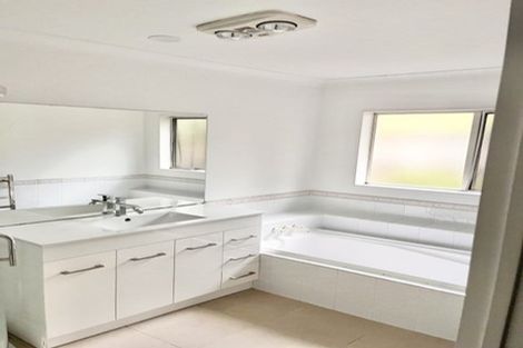 Photo of property in 9 Orohena Close, Northpark, Auckland, 2013