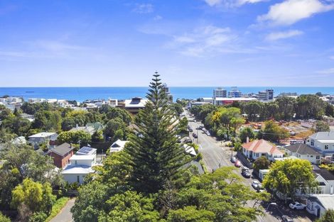 Photo of property in 10 Pendarves Street, New Plymouth, 4310