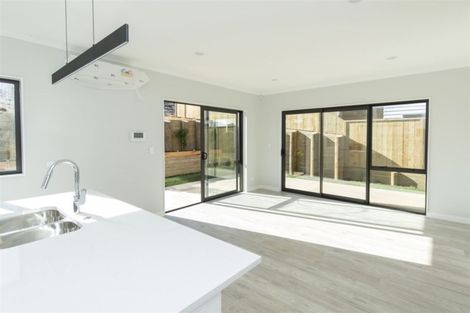 Photo of property in 104 Godfrey Drive, Orewa, 0931